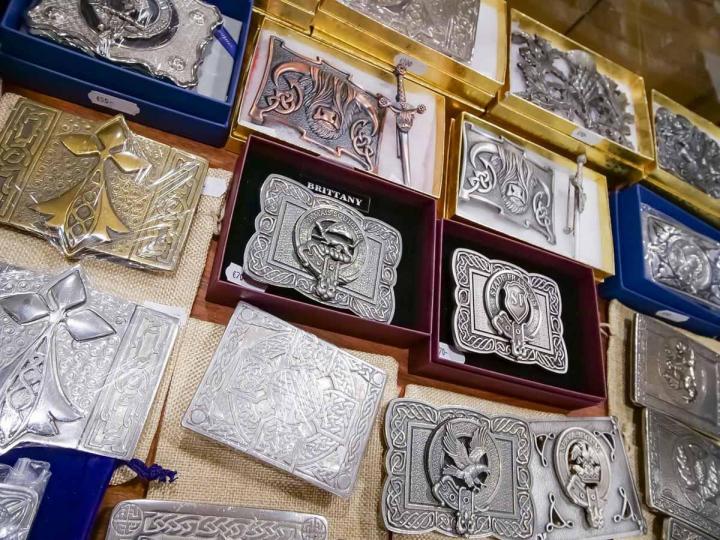 Des accessoires de mode à acheter en magasin et en ligne France