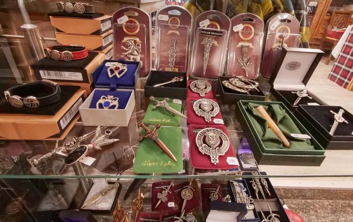 Des accessoires au style original et pleins de caractères.