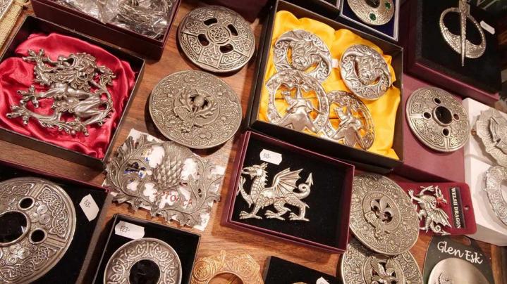 Des accessoires de mode à acheter en magasin et en ligne France